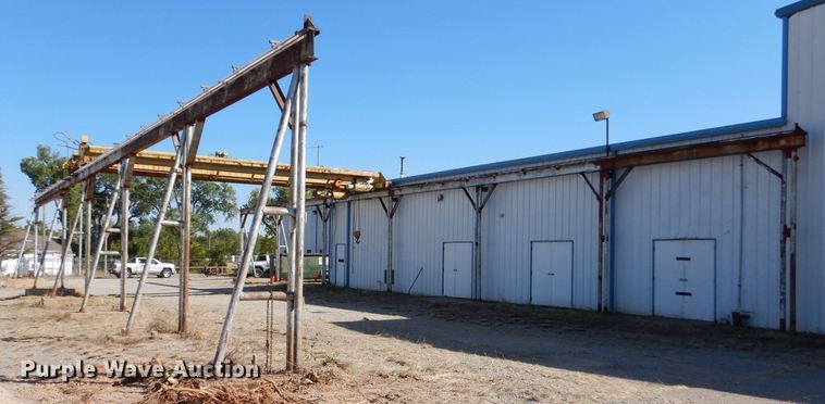 image for item LU9662 Straddle crane