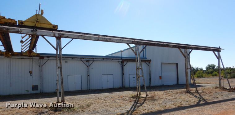 image for item LU9662 Straddle crane
