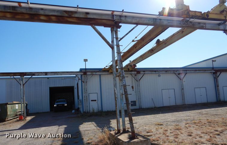 image for item LU9662 Straddle crane