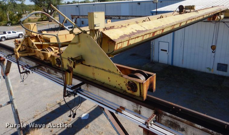 image for item LU9662 Straddle crane
