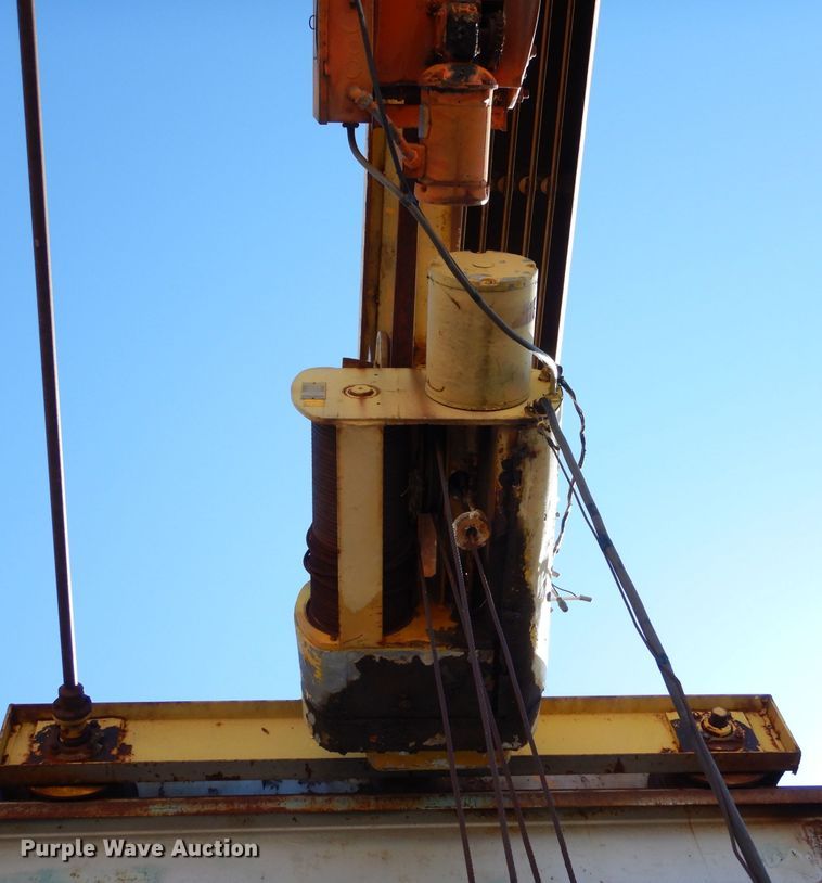 image for item LU9662 Straddle crane