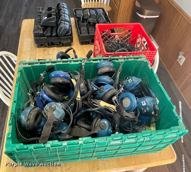 image for item LU9664 (18) Motorola Radius SP50 radio headsets