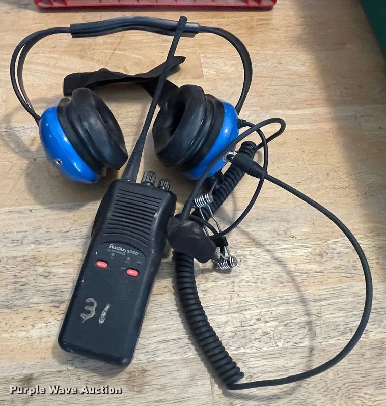 image for item LU9664 (18) Motorola Radius SP50 radio headsets