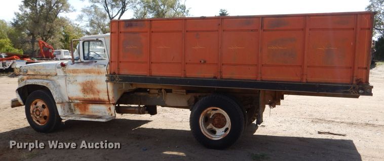 image for item LU9673 GMC 3500  grain truck