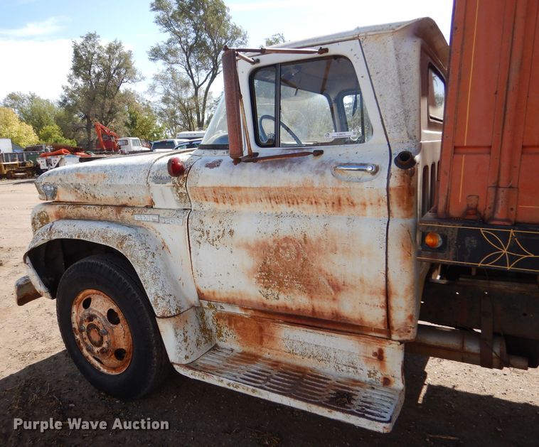 image for item LU9673 GMC 3500  grain truck