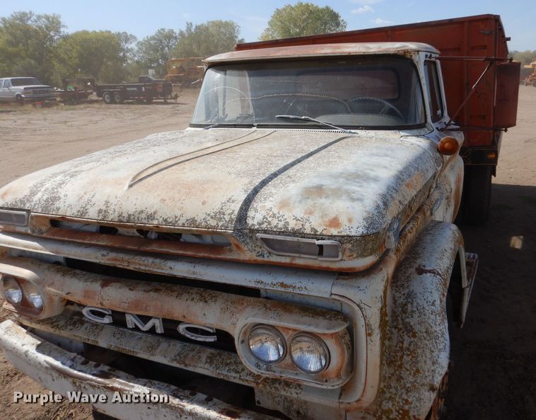 image for item LU9673 GMC 3500  grain truck