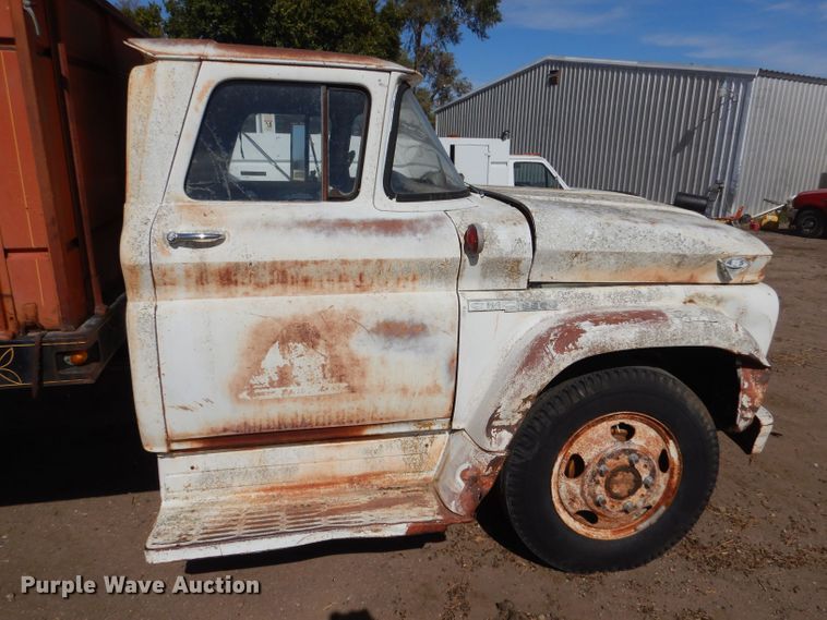 image for item LU9673 GMC 3500  grain truck