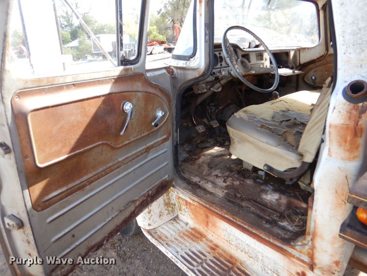 image for item LU9673 GMC 3500  grain truck