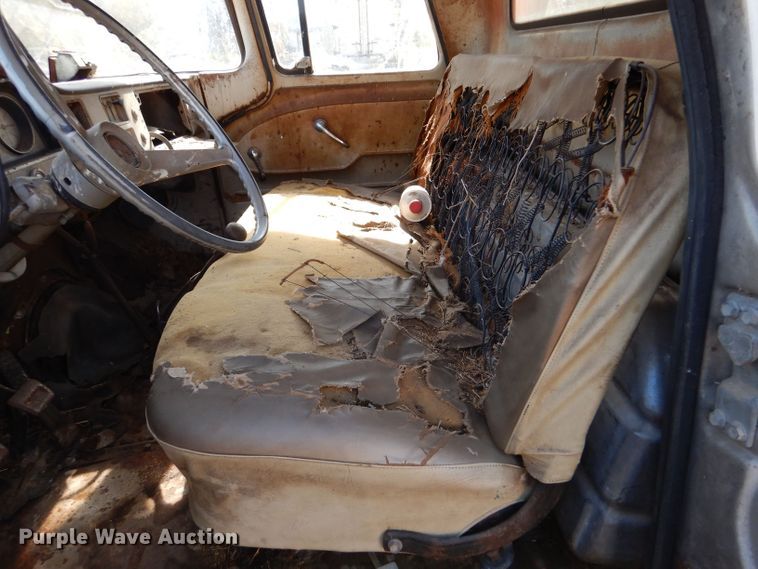 image for item LU9673 GMC 3500  grain truck