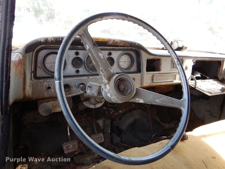 image for item LU9673 GMC 3500  grain truck