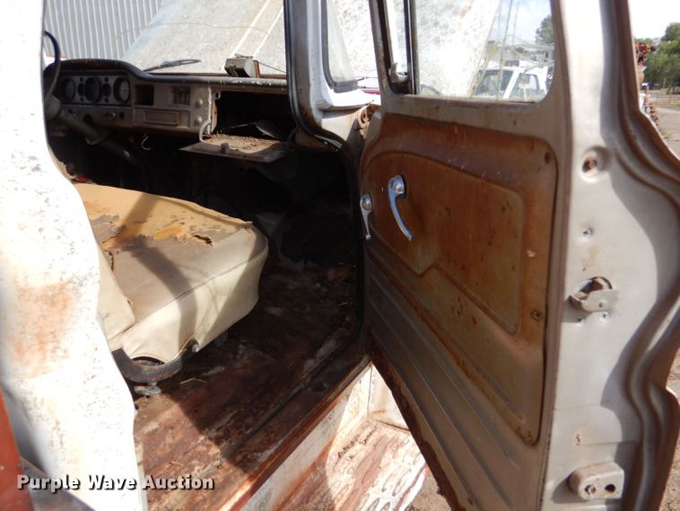 image for item LU9673 GMC 3500  grain truck