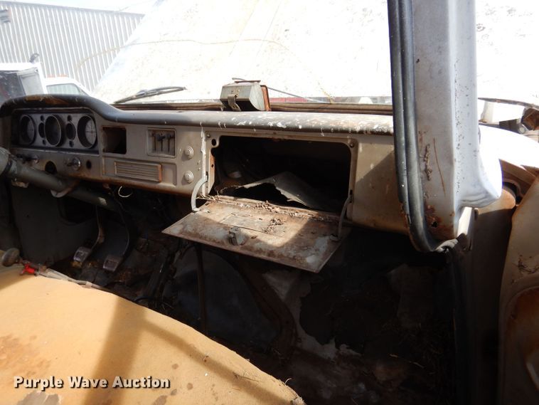 image for item LU9673 GMC 3500  grain truck