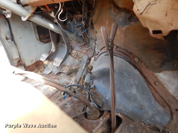 image for item LU9673 GMC 3500  grain truck