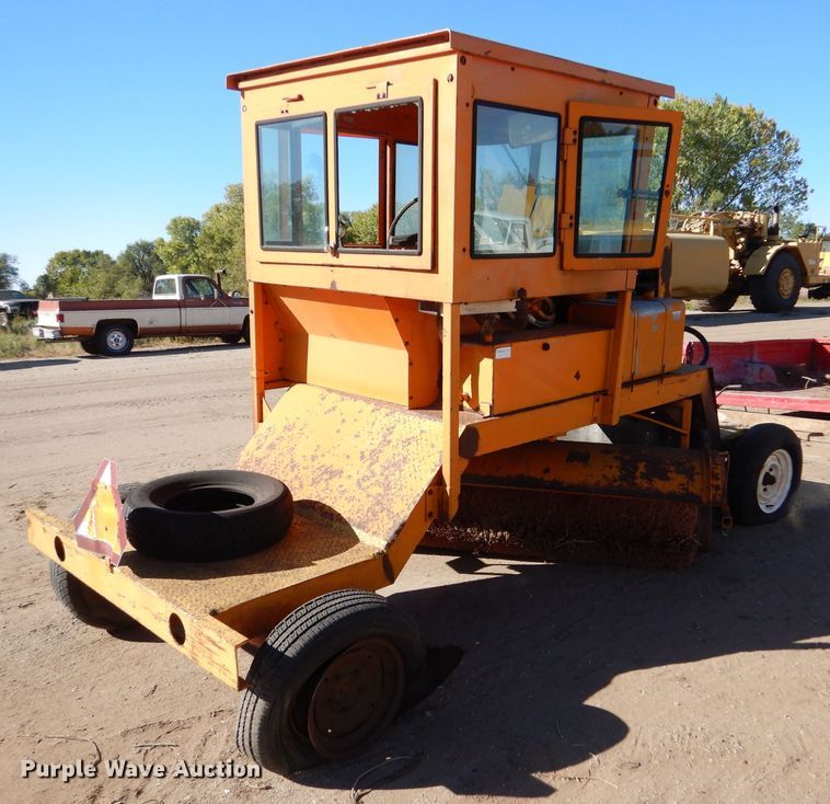 image for item LU9674 (2) Broce D9 brooms