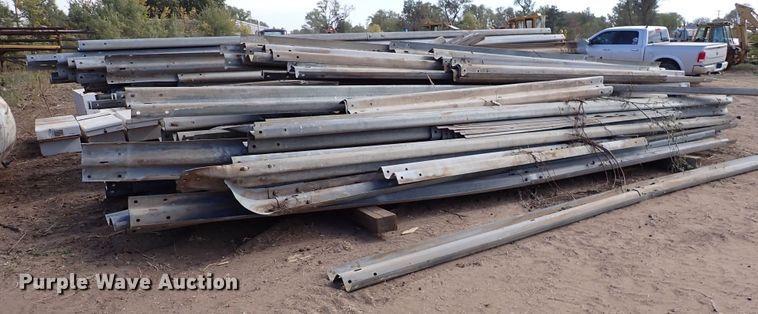 image for item LU9689 Approximately 125 pieces of guard rail