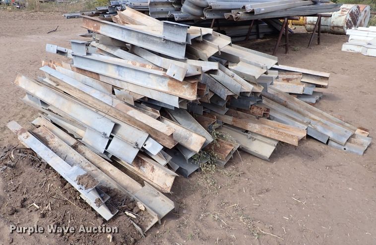 image for item LU9689 Approximately 125 pieces of guard rail