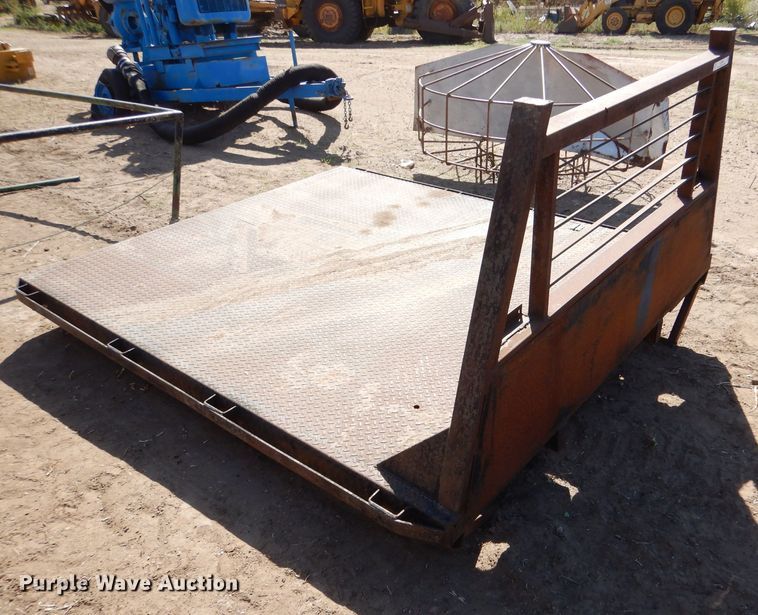 image for item LU9690 Flatbed