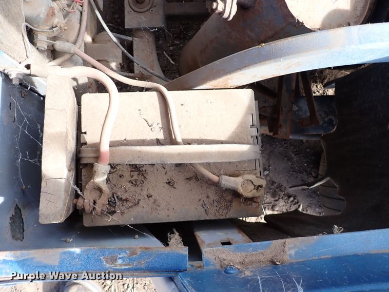 image for item LU9692 (2) Ez-go golf carts