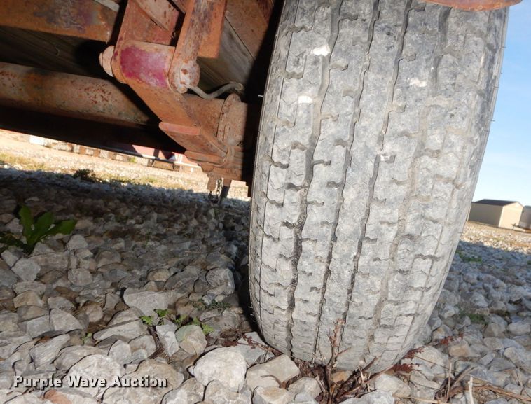 image for item LY9221 2009 Neal Manufacturing  utility trailer