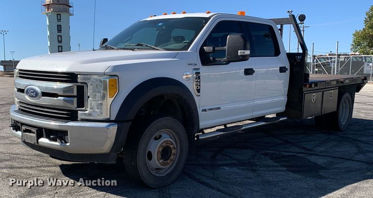 image for item MH9843 2017 Ford F450 Super Duty XLT  Crew Cab flatbed truck
