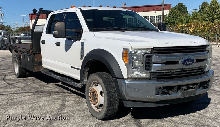 image for item MH9843 2017 Ford F450 Super Duty XLT  Crew Cab flatbed truck