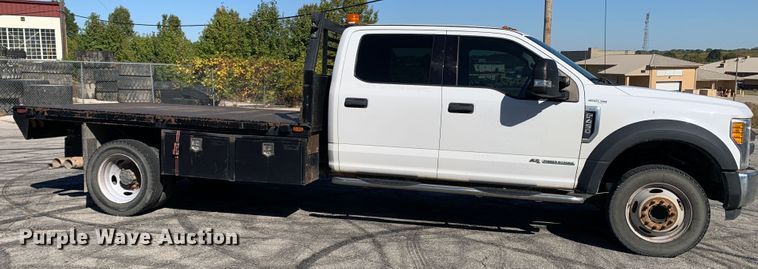 image for item MH9843 2017 Ford F450 Super Duty XLT  Crew Cab flatbed truck