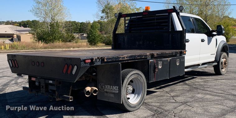 image for item MH9843 2017 Ford F450 Super Duty XLT  Crew Cab flatbed truck