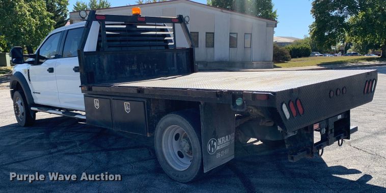 image for item MH9843 2017 Ford F450 Super Duty XLT  Crew Cab flatbed truck
