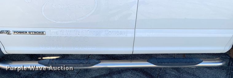 image for item MH9843 2017 Ford F450 Super Duty XLT  Crew Cab flatbed truck