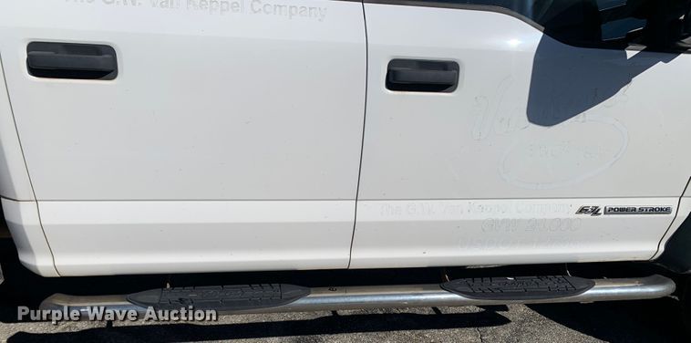 image for item MH9843 2017 Ford F450 Super Duty XLT  Crew Cab flatbed truck