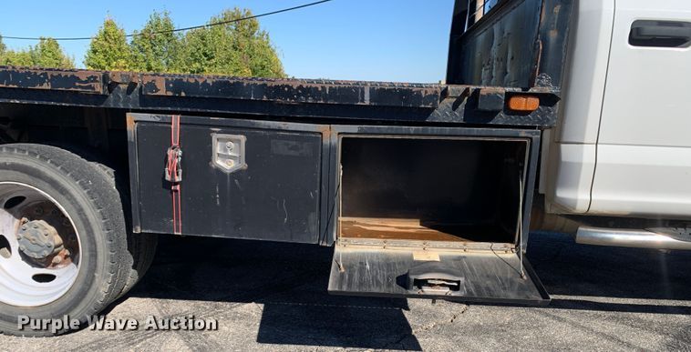 image for item MH9843 2017 Ford F450 Super Duty XLT  Crew Cab flatbed truck