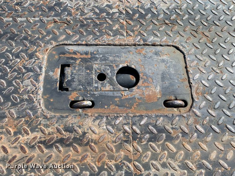 image for item MH9843 2017 Ford F450 Super Duty XLT  Crew Cab flatbed truck