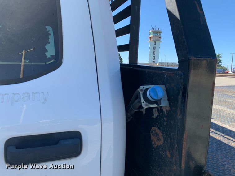 image for item MH9843 2017 Ford F450 Super Duty XLT  Crew Cab flatbed truck