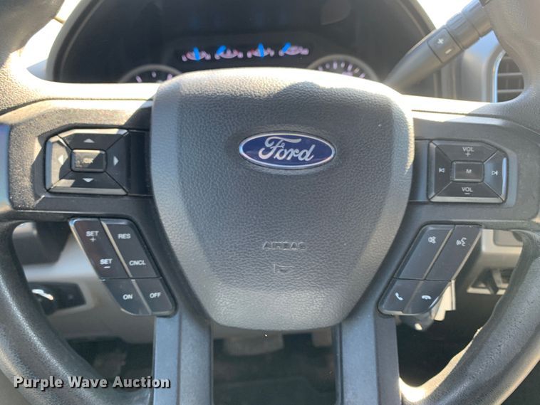 image for item MH9843 2017 Ford F450 Super Duty XLT  Crew Cab flatbed truck