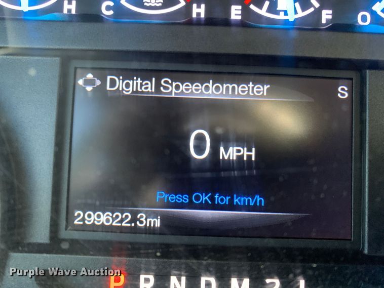 image for item MH9843 2017 Ford F450 Super Duty XLT  Crew Cab flatbed truck