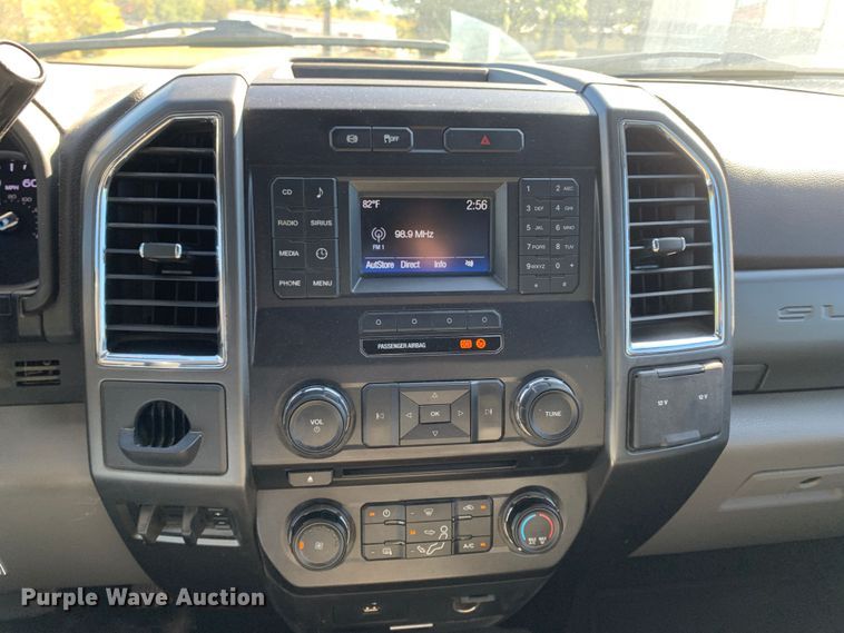 image for item MH9843 2017 Ford F450 Super Duty XLT  Crew Cab flatbed truck