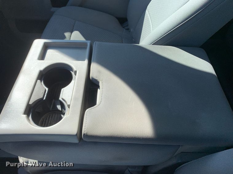 image for item MH9843 2017 Ford F450 Super Duty XLT  Crew Cab flatbed truck