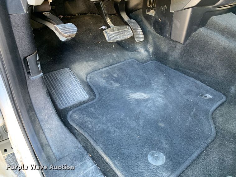 image for item MH9843 2017 Ford F450 Super Duty XLT  Crew Cab flatbed truck