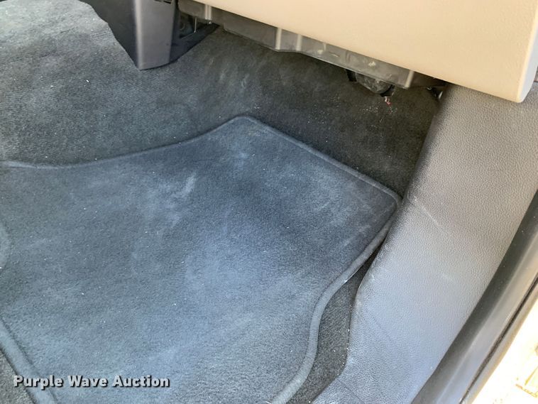 image for item MH9843 2017 Ford F450 Super Duty XLT  Crew Cab flatbed truck