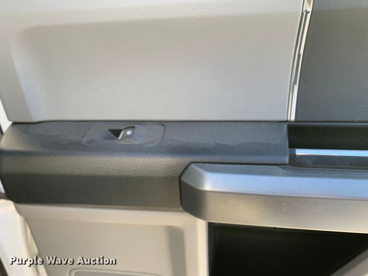 image for item MH9843 2017 Ford F450 Super Duty XLT  Crew Cab flatbed truck