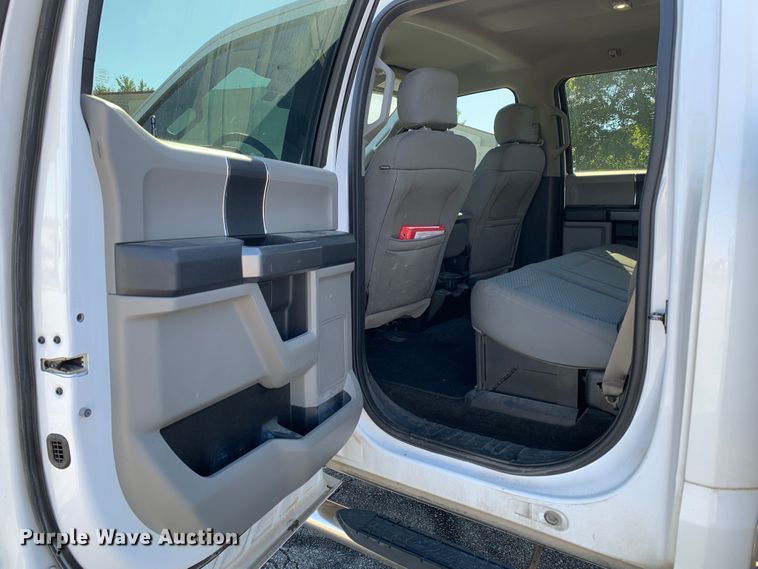 image for item MH9843 2017 Ford F450 Super Duty XLT  Crew Cab flatbed truck