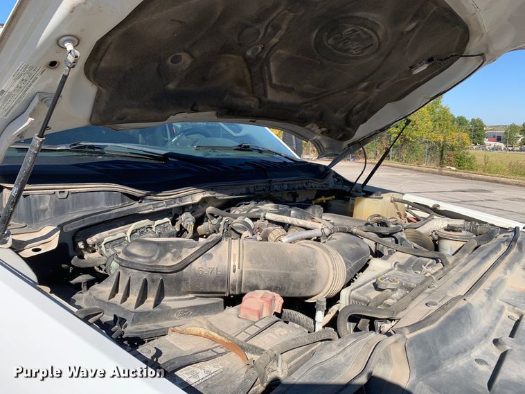 image for item MH9843 2017 Ford F450 Super Duty XLT  Crew Cab flatbed truck