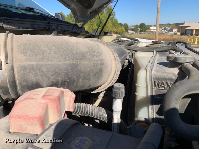 image for item MH9843 2017 Ford F450 Super Duty XLT  Crew Cab flatbed truck