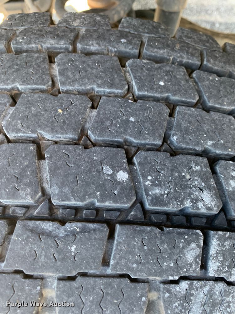 image for item MH9843 2017 Ford F450 Super Duty XLT  Crew Cab flatbed truck