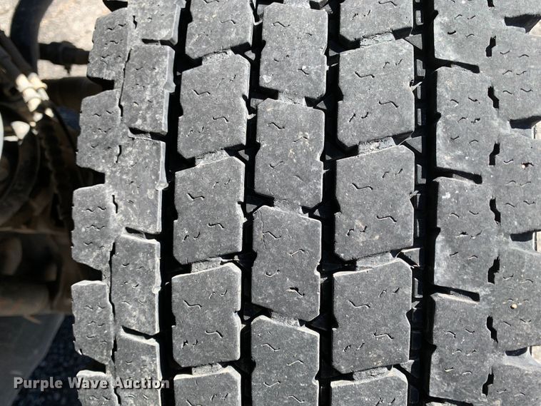 image for item MH9843 2017 Ford F450 Super Duty XLT  Crew Cab flatbed truck