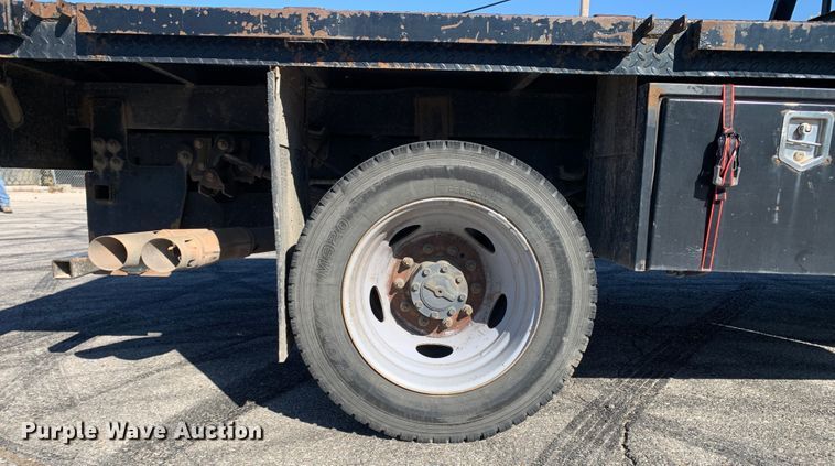 image for item MH9843 2017 Ford F450 Super Duty XLT  Crew Cab flatbed truck