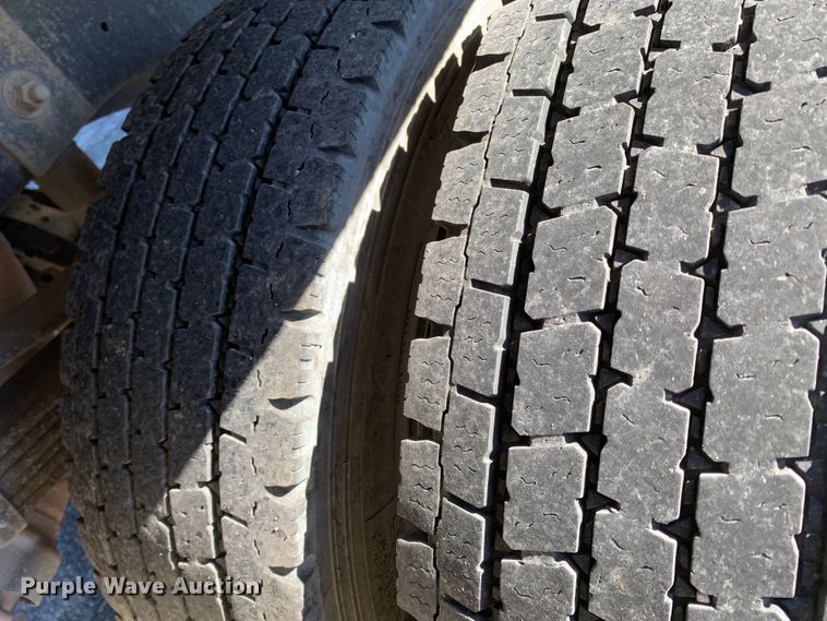 image for item MH9843 2017 Ford F450 Super Duty XLT  Crew Cab flatbed truck