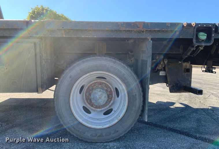 image for item MH9843 2017 Ford F450 Super Duty XLT  Crew Cab flatbed truck