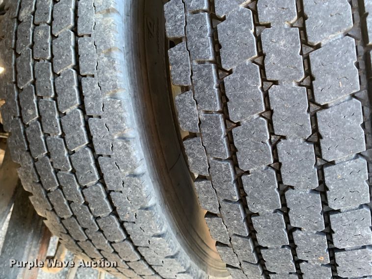 image for item MH9843 2017 Ford F450 Super Duty XLT  Crew Cab flatbed truck