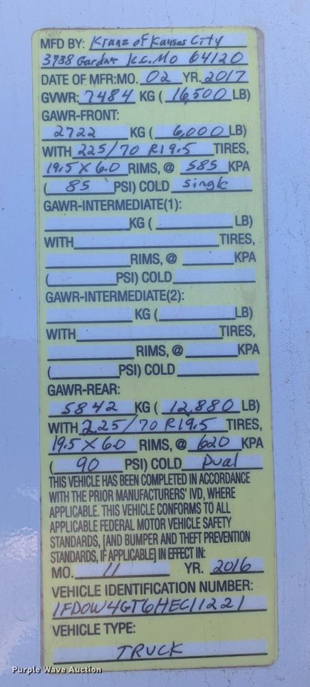 image for item MH9843 2017 Ford F450 Super Duty XLT  Crew Cab flatbed truck